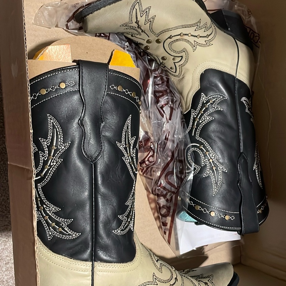 Corral Boots 7.5